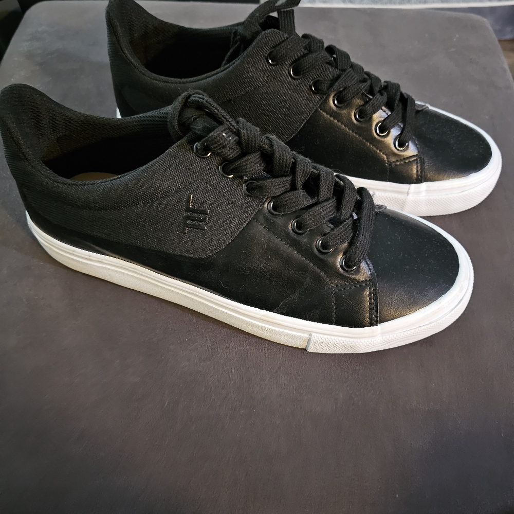 London Fog Sneaker